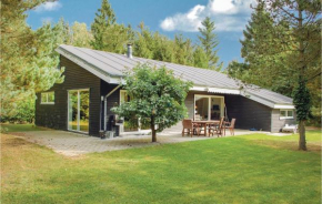3 Bedroom Gorgeous Home In Rønde, Mørke